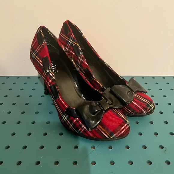 Women’s Heels - Picture 3 of 5